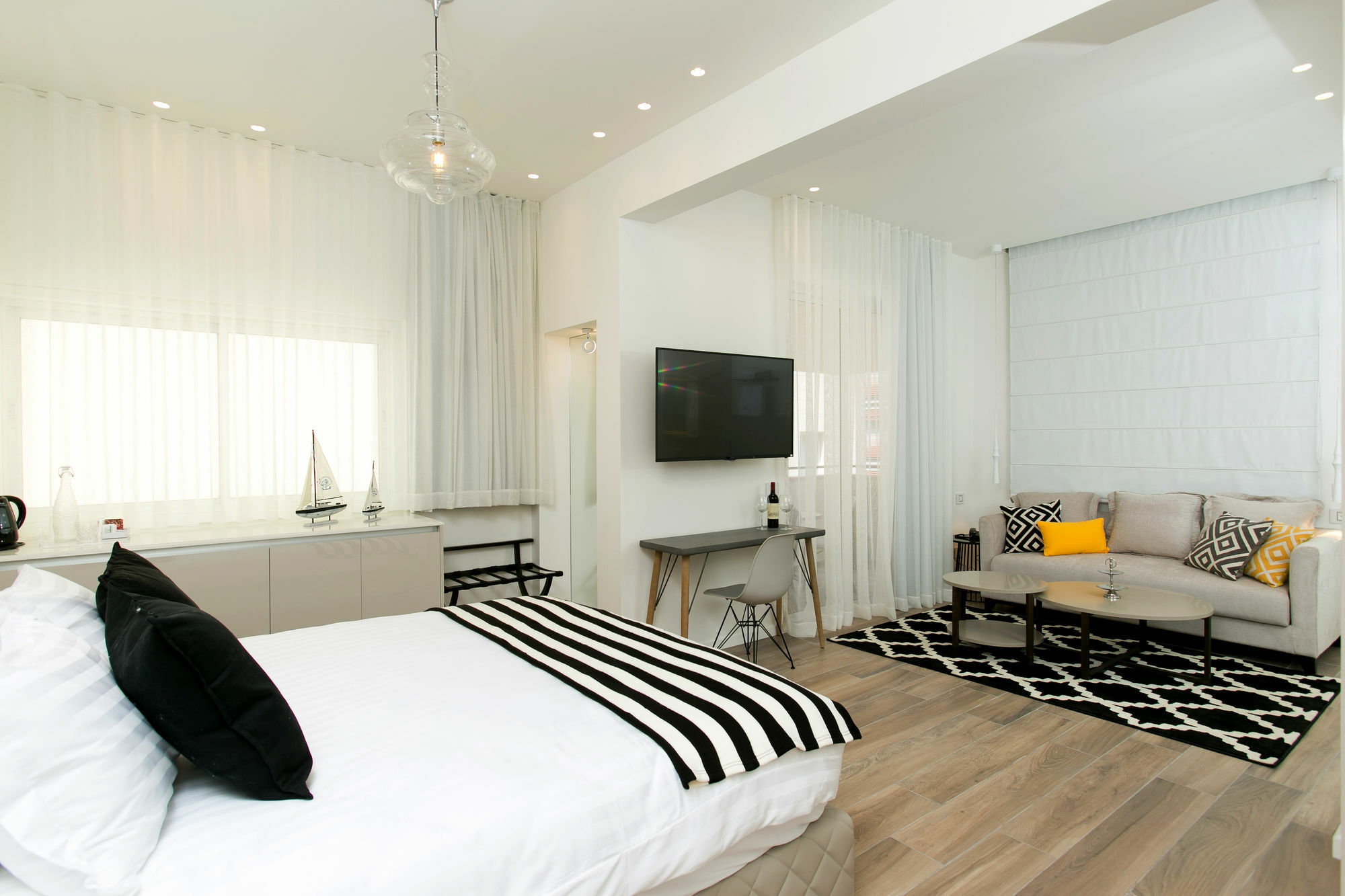 K Suites Tlv By The Beach Тел Авив Екстериор снимка
