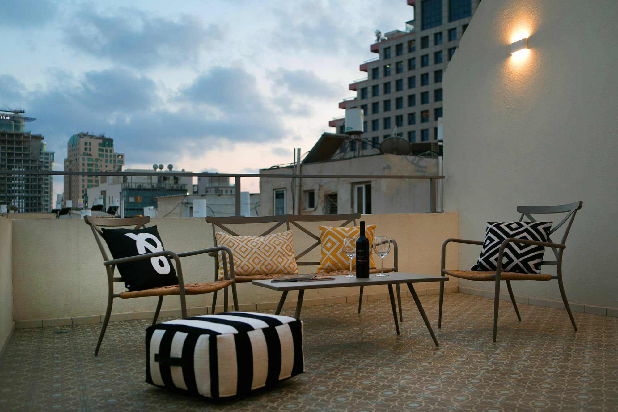 K Suites Tlv By The Beach Тел Авив Екстериор снимка